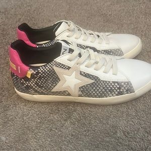 New mark Mason sneakers size 8.5